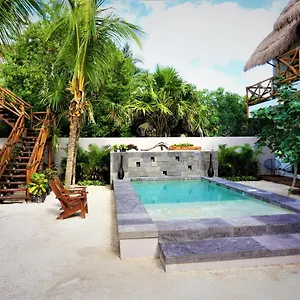 מלון La Puerta Azul Beachfront - Adults Only ****